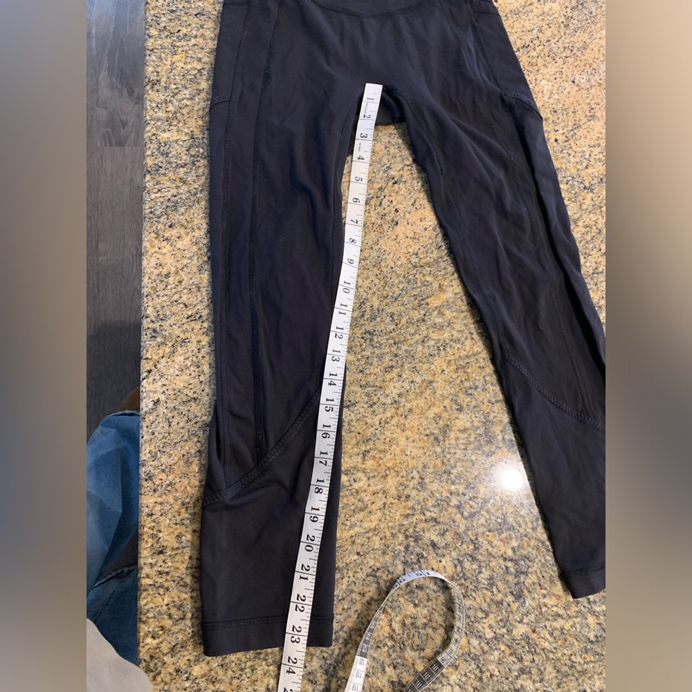 Lululemon black cropped leggings size 4 - Picture 12 of 13